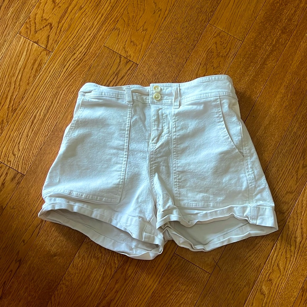 Creme Shorts